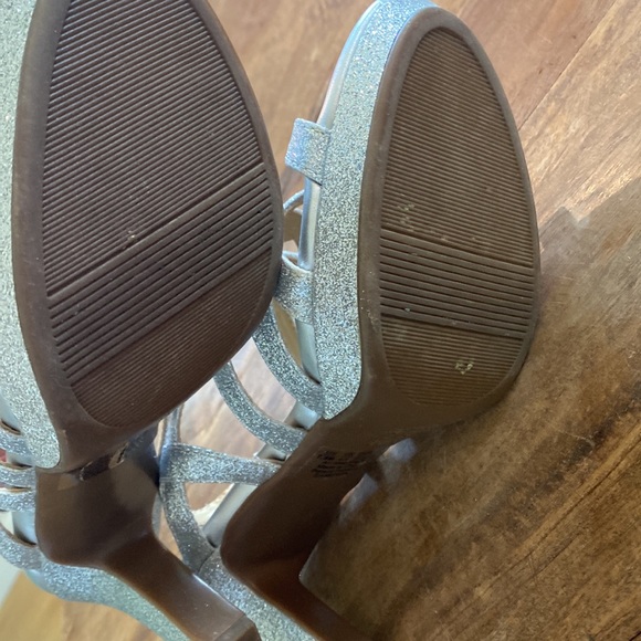 Naturalizer Cameron silver glitter dressy sandals - Picture 7 of 7